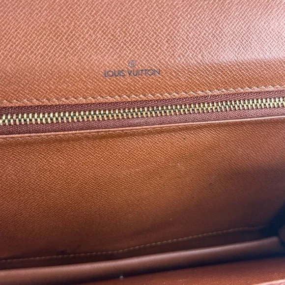 Louis Vuitton Brown and Gold Monogram Métis Authentic.